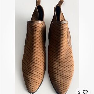 Donald J. Pliner Darla Suede Textured Tan Ankle Booties
Size 6m
 Worn once